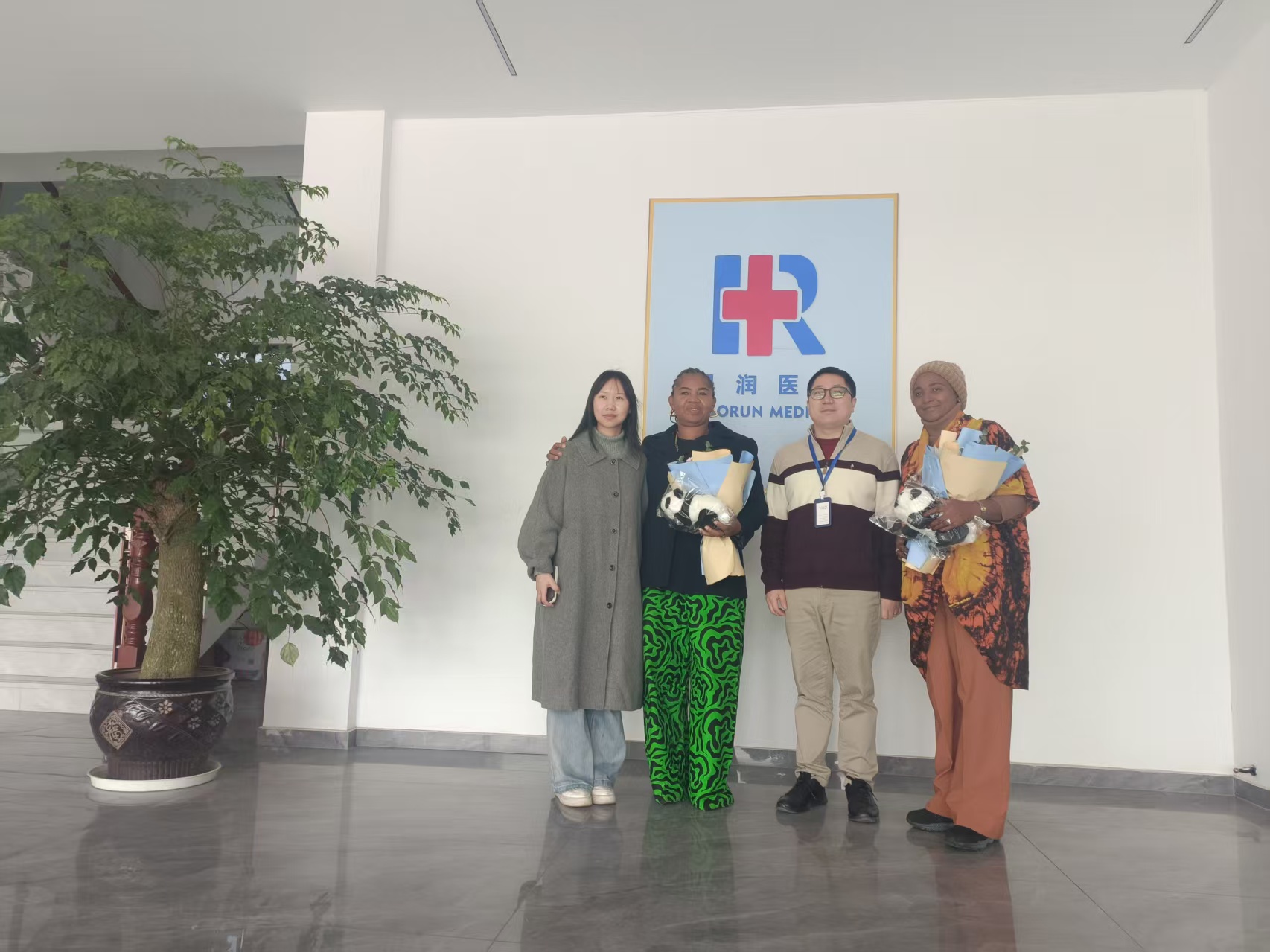 Delegacja nigeryjskiego Ministerstwa Zdrowia odwiedziła firmę Haoron Medical Products Co., Ltd. w celu kontroli i przeglądu.